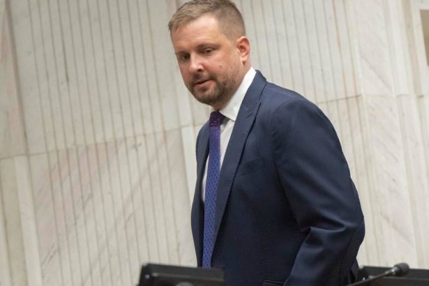 Konkurz u Saska vyhral uchadza bez protikandidata v komisii mal priatea