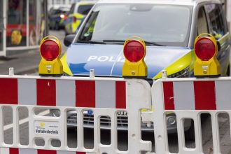 Muz pravdepodobne zadrziava rukojemnikov v banke v nemeckom Regensburgu