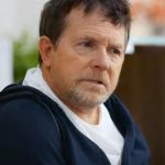 Nedokaze vytlacIT pastu na kefku vyzera ze onanuje to co preziva Michael J Fox uz aj zacal hrat