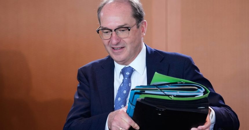 Nemecky minister vnutra varoval pred moznymi utokmi na uzemi krajiny