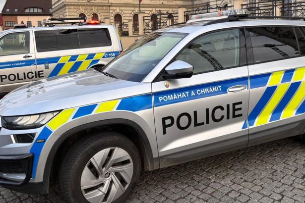 Poslanec Motoristov Filip Turek mal v Prahe autonehodu jeho auto skoncilo na streche