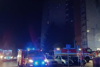 Poziar v bytovke vyhna obyvateov na ulicu mal dieta skoncilo v nemocnici