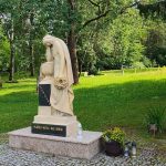 Socha ktoru na zilinskom cintorine poskodil poziar je opat v plnej krase