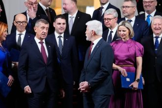 Socialne siete versus tradicne media Zijeme v paradoxe neverime spravam ktore si tak radi precitame