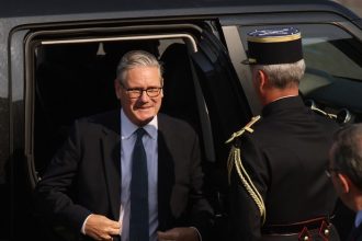 Starmer prevzal od Macrona najvyzsie francuzske statne vyznamenanie za prinos k europskej bezpecnosti