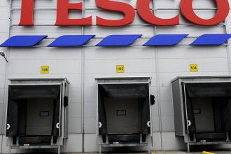 Tesco udajne uvazuje o predaji stredoeuropskych prevadzok
