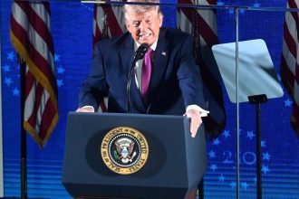 Trumpova platforma zvazuje predplatne vo vyske 100tisic dolarov mesacne za urychleny pristup k jeho prispevkom
