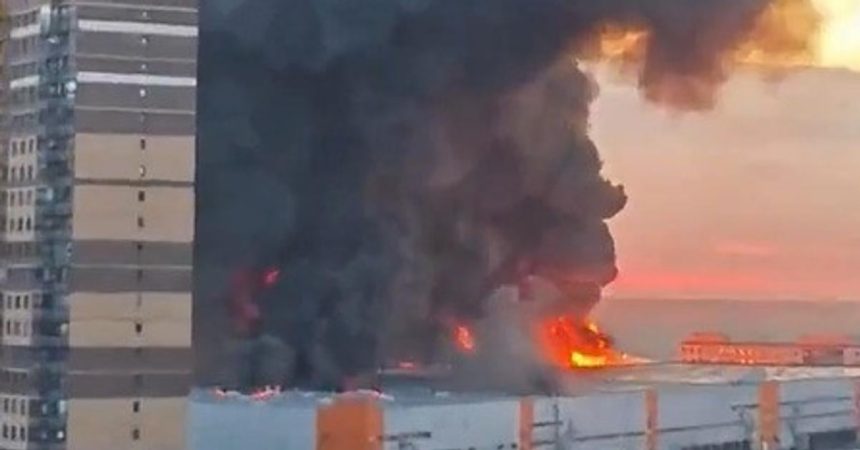 Ukrajina Rusko Online Petrohradom sa opat valil husty dym ukrajinske drony zasiahli dalsi sklad Wildberries