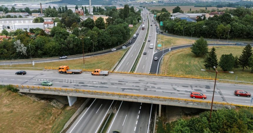 Vecer sa zacnu dopravne obmedzenia Most nad rychlostnou cestou dostane novy asfalt