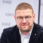 Vsetci uvolnite cestu ide motorista Turek