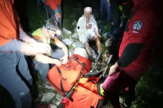 Vycerpany senior prechadzal tatranskym terenom a pomoc najprv odmietal skoncil na nosidlach