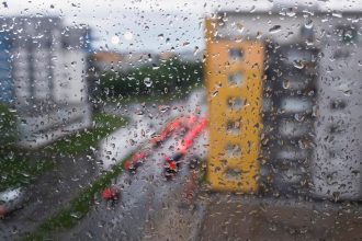 Vychodne Slovensko mozu zasiahnot burky a vysoke teploty varuju meteorologovia