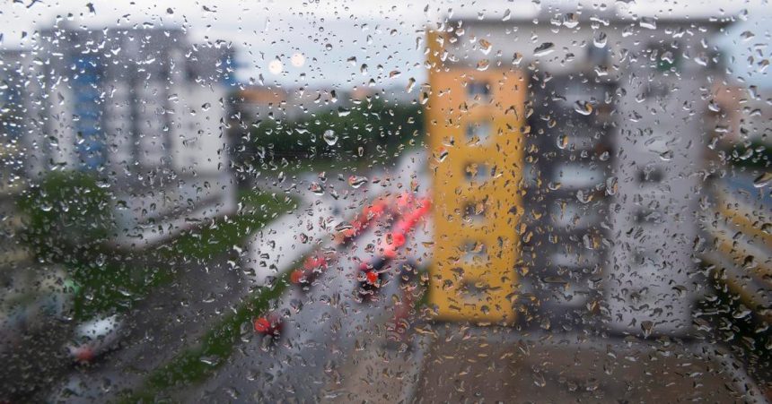 Vychodne Slovensko mozu zasiahnot burky a vysoke teploty varuju meteorologovia