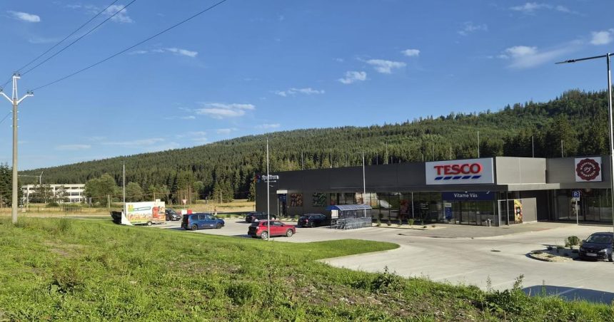 Znamy obchodny retazec otvori v Zakamennom stvrty supermarket Rozhoduje sa medzi dvoma pozemkami