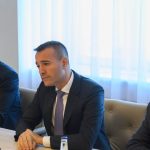 vyzyva druckera aby sa vyrovnal s konfliktom zaujmov v ktorom je tajomnik zsembera