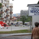 zachranari pristavaju uz roky v provizoriu statnej nemocnici chyba heliport pomoc ma prist od zupy