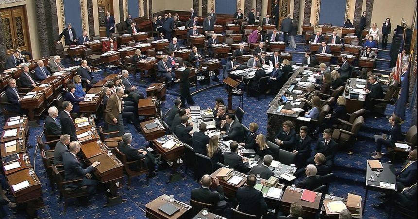 Americky senat schvalil kratkodobe financovanie uradov aby predisiel vypnutiu pred volbami do Kongresu