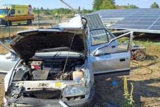 Auto zislo z cesty po nehode museli zakliesneneho vystrihnut skoncil v nemocnici
