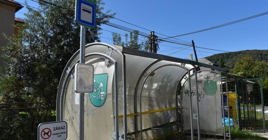 Autobusy vozili vzduch Mestskej doprave na leto ukoncili prevadzku vyvolalo to hnev Cestovne bude drahie