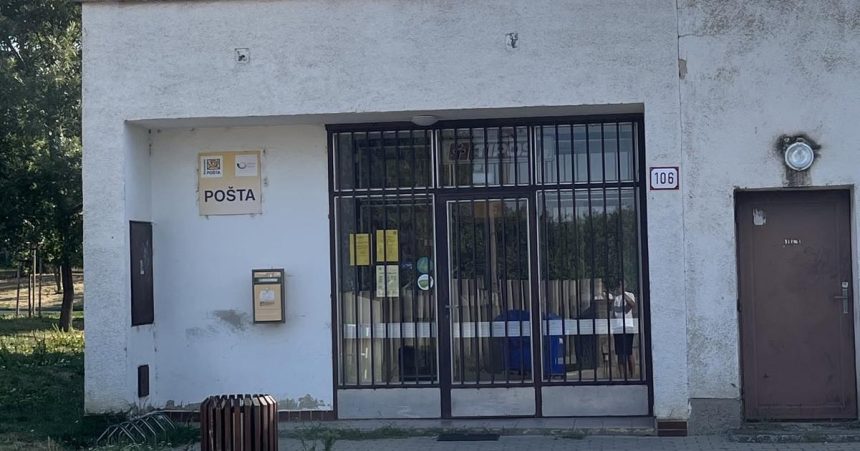 Dalsia pobocka posty v regione zanikla Obec tvrdi ze bola postavena pred hotovu vec