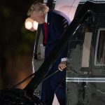 Desiatky pasazierov netusili o nicom Trumpov utek z Air Force One z nich urobil navnadu