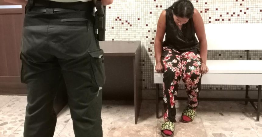 Druha ho nahanala s nozom v ruke a vyhrazzala sa mu zabitim Klmali o mne brnila sa