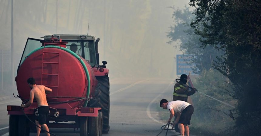 Lesny poziar na greckom ostrove Skyros ohrozil obyvane oblasti