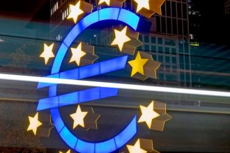 Maloobchodne trzby v eurozone v juni klesli