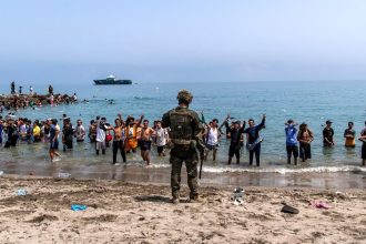 Marocka pohranicna straz zmizla Co predchadzalo vniknutiu 60tisic migrantov do Ceuty