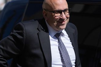 Minister Raz a zeleznice podpisali zmluvu o dokumentacii obnovy Hlavnej stanice v Bratislave