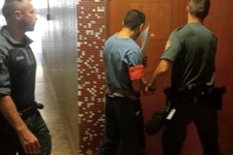 Najprv ho olupili potom ho na smrt dobili Trom bezdomovcom hrozi 15 rokov vezenia