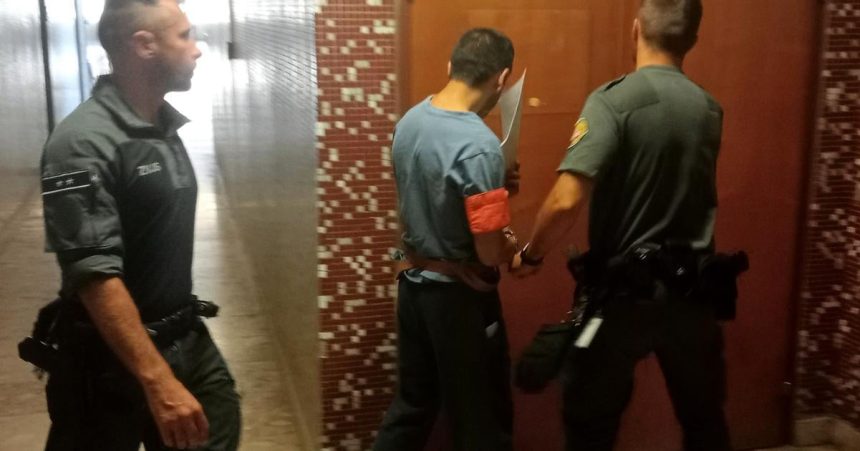 Najprv ho olupili potom ho na smrt dobili Trom bezdomovcom hrozi 15 rokov vezenia