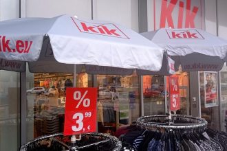 Nemci natrafili na setriacich Slovakov Diskont po prvykrat skoncil v strate