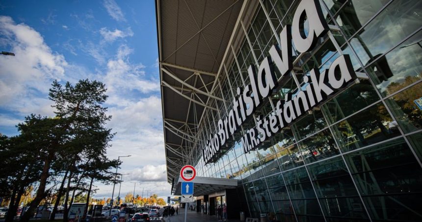Policia skontrolovala na slovenskych letiskach minuly tyzden vyse 78 tisic cestujucich