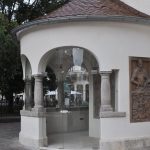 Preglejka z Urbanovej veze zmizla Sklenene dvere museli po prasknuti zamku a vetre vyrobit znova