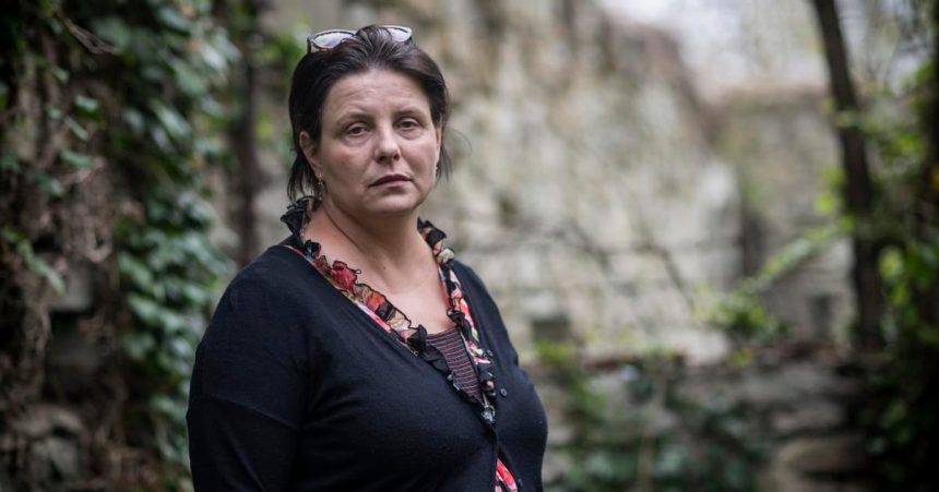 Priviazani k radiatoru autorka Veronika Sikulova