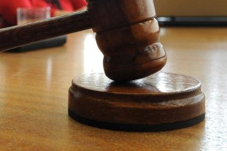 Prokuratura obzalovala troch zamestnancov Colneho uradu v Michalovciach