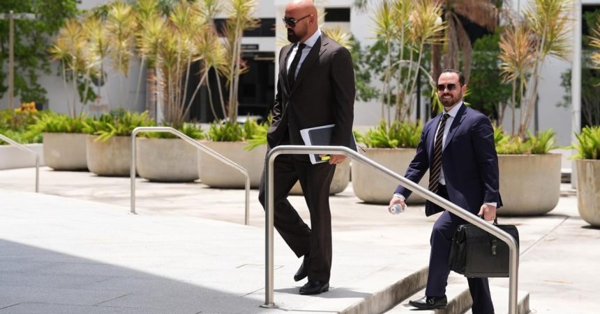 Prokuratura v Miami ziada o predlzene vazby Tateovcov