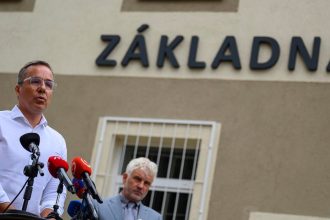Rezort prace pripravuje balik opatreni proti zaskolactvu Sprisnit chce aj pravidla pre socialne davky