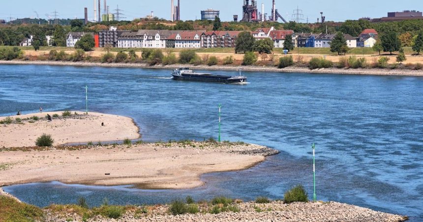 Ryn klesol na rekordne nizku uroven poskodzuje to priemyselnu vyrobu