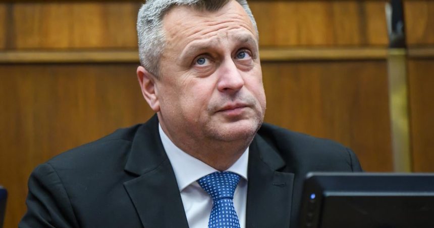 SNS navrhne pravomoc parlamentu odnat statne vyznamenanie