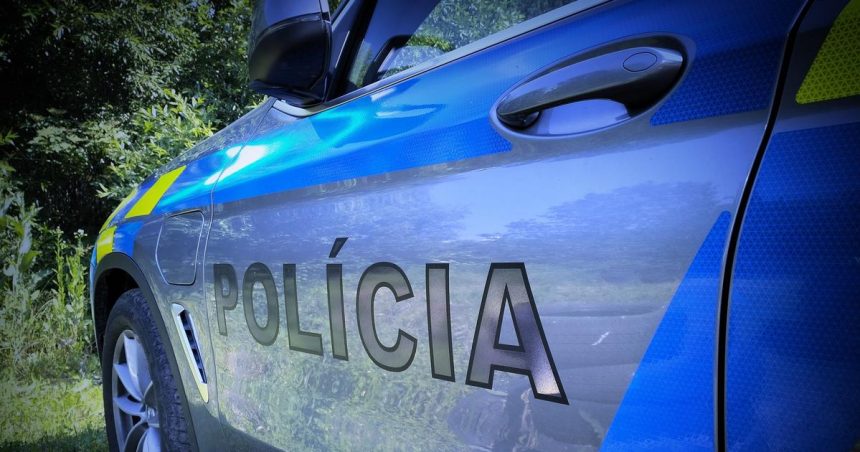Skuter sa zrazil s bicyklom cyklista skoncil v nemocnici Policia hlada druheho vodica