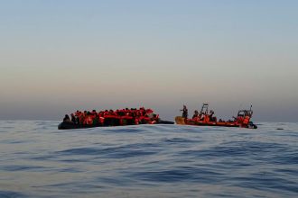 Talianska policia rozmetala siet prevadacov migrantov zadrzala osem osob