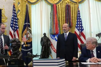 Trump menoval Willa Scharfa za pravneho poradcu Bieleho domu