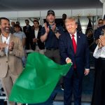 Trump odstartoval preteky IndyCar v centre Washingtonu nariadil ich usporiadat pri prilezitosti oslav vyrocia vzniku USA