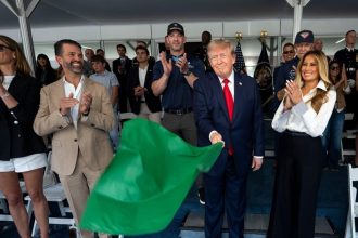 Trump odstartoval preteky IndyCar v centre Washingtonu nariadil ich usporiadat pri prilezitosti oslav vyrocia vzniku USA