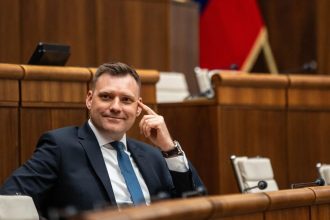 Vlastnictvo a sprava lesov v styroch narodnych parkoch prechadza pod narodnymi parkmi