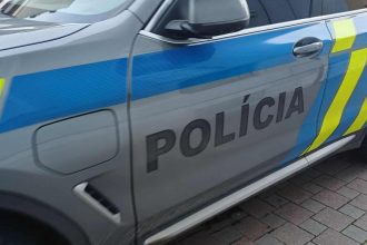 Vykradli kosicke nakupne centrum zadrzani cudzinci mali u sebe drogy vitriny rozbiali sekerou