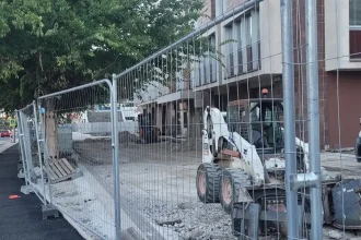 Asfalt v centre nahradí dlažba, vrátili sa archeológovia
