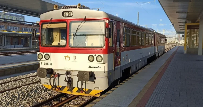 Autobusy dokážu nahradiť vlaky aj mimo výluk